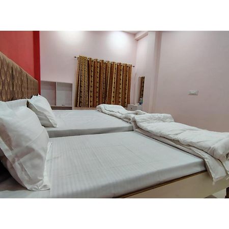 Shree Puram Hotel พาราณสี ภายนอก รูปภาพ