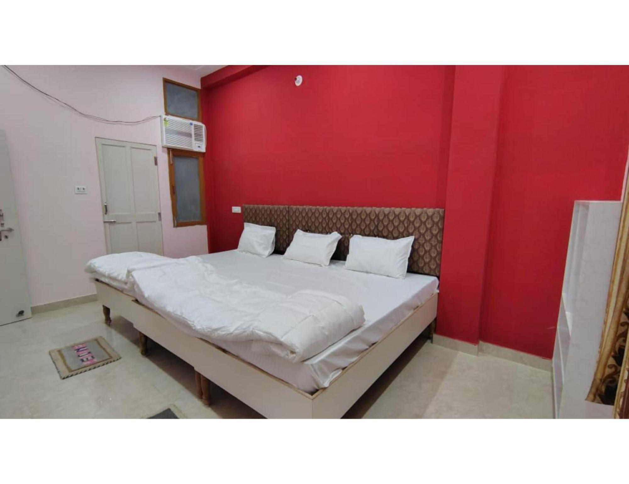 Shree Puram Hotel พาราณสี ภายนอก รูปภาพ