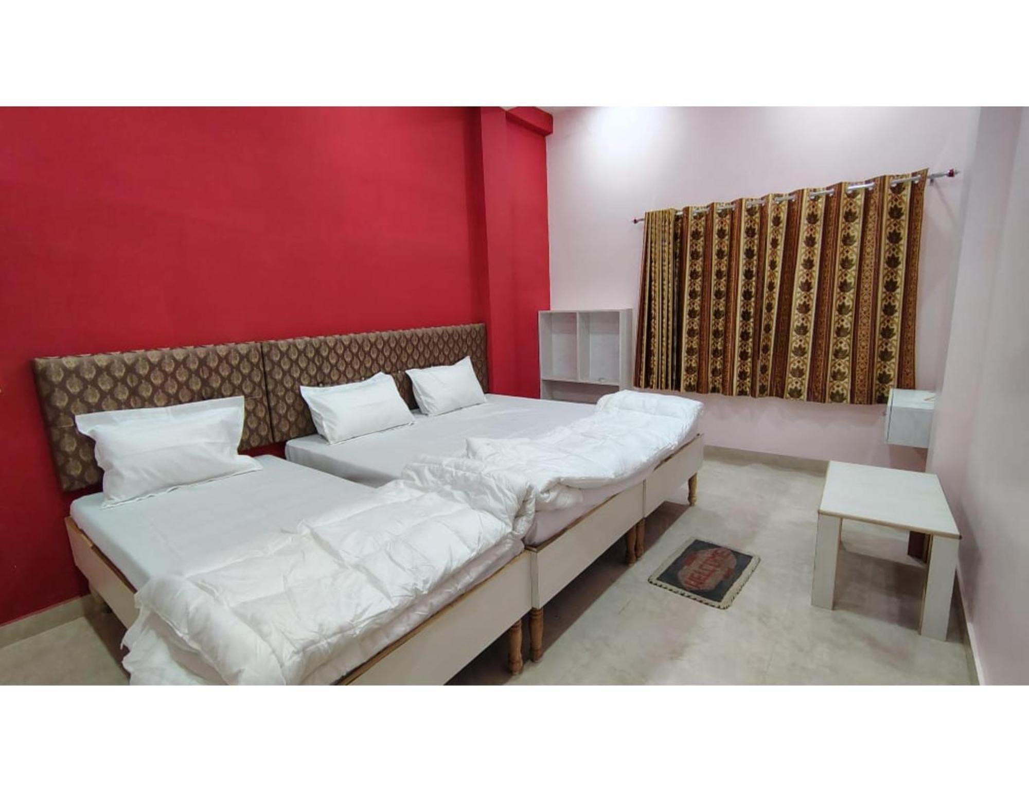 Shree Puram Hotel พาราณสี ภายนอก รูปภาพ